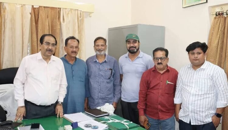 The delegation of Electricity Consumer Coordination Committee met the Chief Executive Engineer