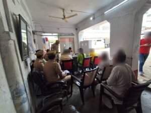 रामपुर में थाना समाधान दिवस के दौरान प्रशासनिक कार्रवाई और सम्मान समारोह