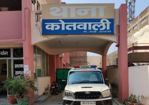 Faridabad: Student attacked with a screwdriver as soon as he got off the school bus, accused friend fled leaving him bleeding