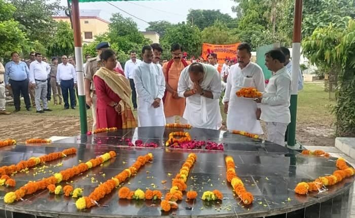 There should not be any roof in Badaun on which the tricolor is not hoisted - Minister of State Dinesh Pratap