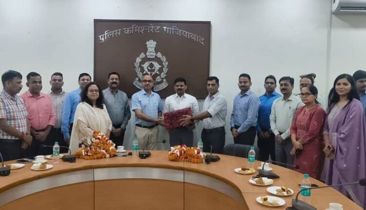 Transfer of Deputy Commissioner of Police Vivek Chandra Yadav: Ghaziabad Police Commissioner wishes him a bright future