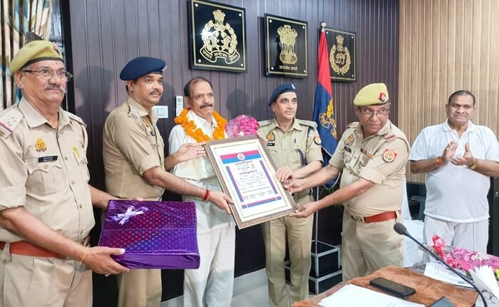 Rajesh had served the country for 41 years in the police service, after retirement he danced a lot on Bhangra, there was a shower of money on him