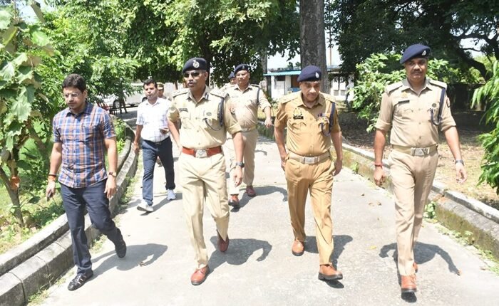 Today on 30.08.2024, Deputy Inspector General of Police, Moradabad inspected the Constable Civil Police Recruitment Examination in Rampur