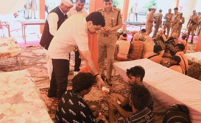 Rampur: On the holy festival of Shivaratri, Zero Point Prasad was distributed to the devotees of Lord Shiva