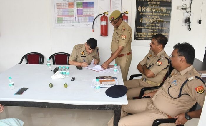 Superintendent of Police Rampur did a surprise inspection of the strong room in the police line, gave necessary instructions