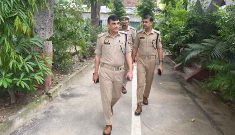 Superintendent of Police Rampur conducts surprise inspection of Kotwali police station, gives necessary guidelines for Kanwar Yatra