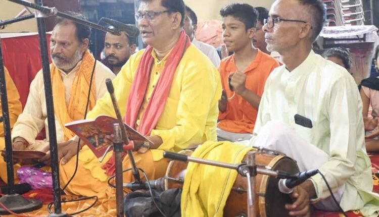The chants of Jai Shri Ram, Jai Shri Ram reverberated in the Ganpati pandal