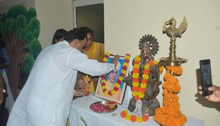 Girls of Kanya Inter College will now become skilled by studying computers