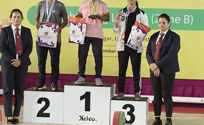 Asim Siddiqui Memorial PG Degree, Badaun College students performed brilliantly in Asmita Khelo India Weightlifting Competition, won 9 medals