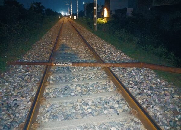 Rampur: Conspiracy to overturn train in Bilaspur, telecom pole placed on railway track