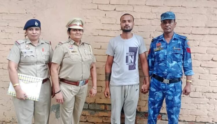 The accused of raping a minor girl and making her obscene video viral was caught by the women police, arrested and sent to jail