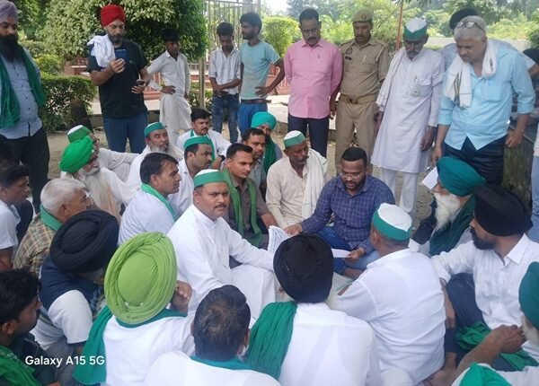 Rampur: Monthly Panchayat of Bharatiya Kisan Union Tikait concluded, memorandum submitted to DM regarding problems of farmers
