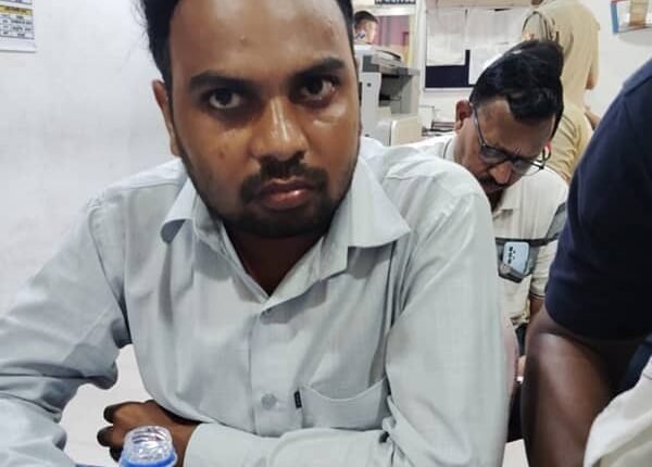 Rampur: Anti-corruption team arrested a Lekhpal taking a bribe of ₹4,000 in Thana Bilaspur area