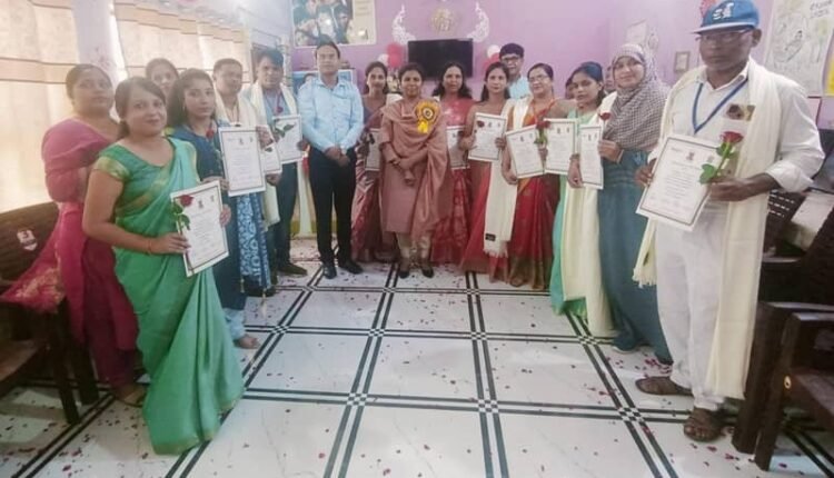 DM honored 14 teachers on Teachers' Day