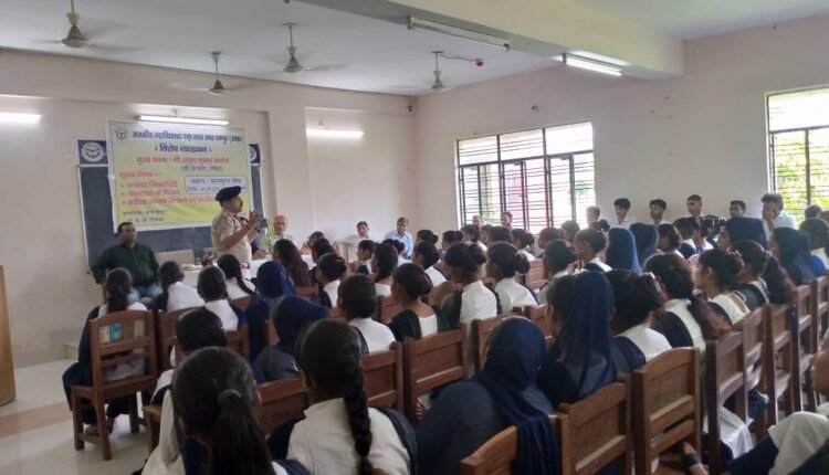 On the instructions of Superintendent of Police, Rampur, Area Officer Swar made the students aware