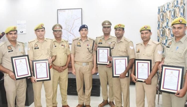 6 officers of Rampur Police were honored with commendation letters