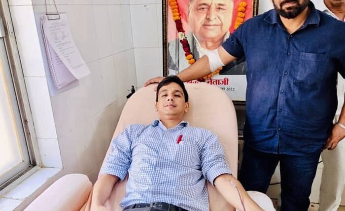 Blood donation done on the death anniversary of former Chief Minister