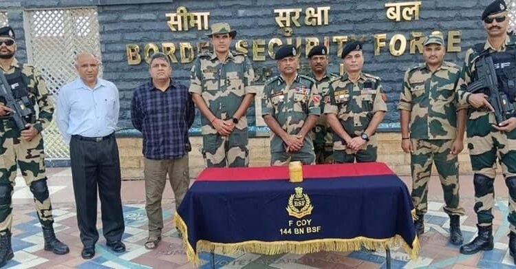 BSF recovered a packet of 560 grams of drugs in Ratna Khurd village on the Indo-Pak border