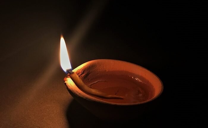 "Daal roti ghar ki, Diwali Amritsar ki" - Chinese products have affected the tradition of lighting up with earthen lamps