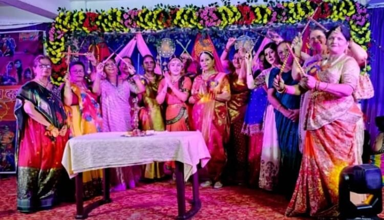 Women's club organized Dandiya night, Jhijhiya dance was also performed
