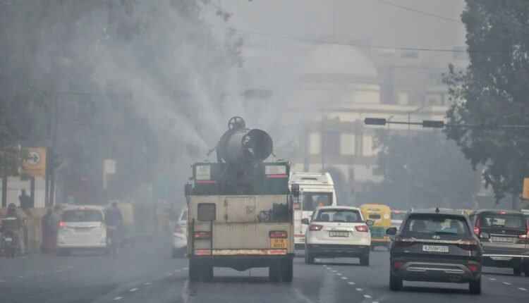 Delhi's polluted air and poisonous water: Health is in danger