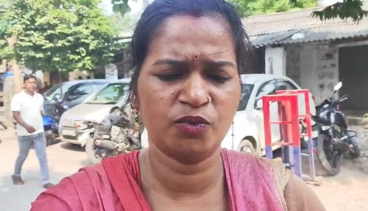 Rampur: Woman accuses in-laws of assault, reaches SP office for justice