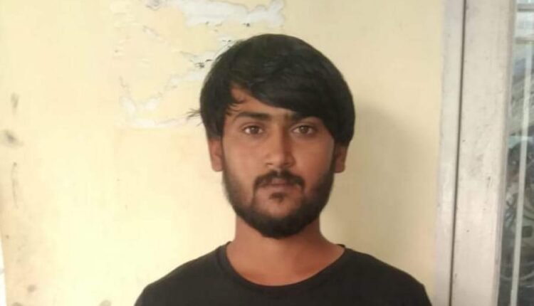 Faridabad Police arrested 5 accused in 5 different cases of illegal weapons and recovered 3 country-made pistols, 2 pistols and 3 live cartridges