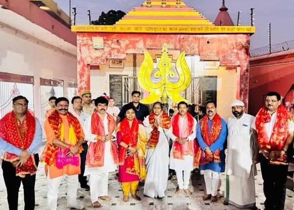 Public representatives visited the Devi temple on the holy festival of Navratri