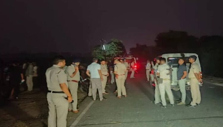 Five devotees died and a dozen were injured after being crushed by a Scorpio in Banka; angry people created a ruckus