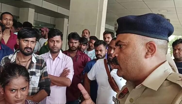 A man was beaten to death in Faridabad, neighbour attacked his family with sticks over a trivial issue; many injured