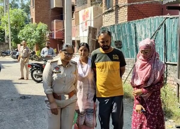 Amritsar: Girl accuses her mother of illegal business, pleads for justice