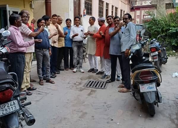 Sweets were distributed after the formation of BJP government in Haryana for the third time