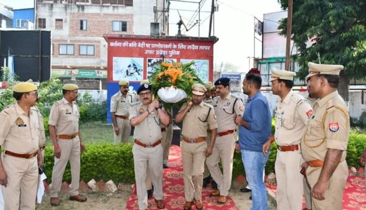Tribute was paid to Head Constable Bhojraj Sharma of Thana Faizganj Behta at the Martyr Memorial Site