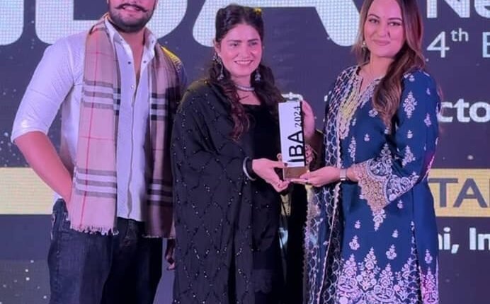 Rampur's advocate Shaila Khan received the International Grand Award from Sonakshi Sinha