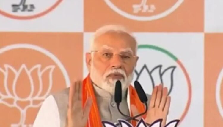 Congress' 'shahi parivar' believes it was born to rule India: PM Modi