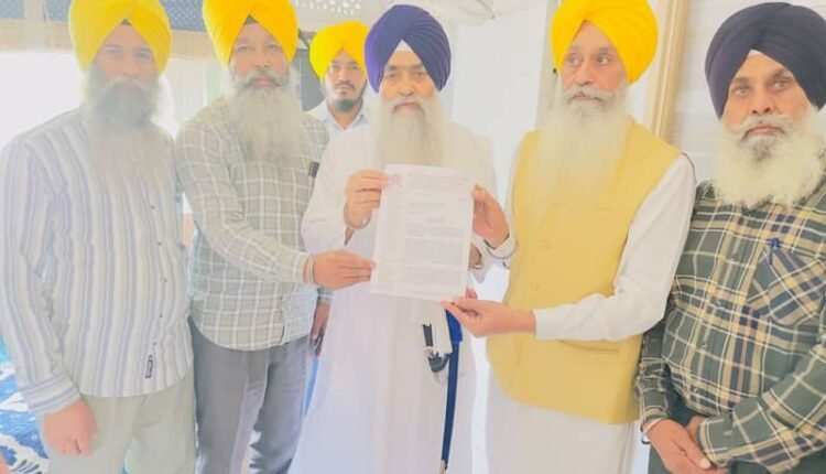 Delhi Sikh Gurdwara Management Committee President Harmeet Singh Kalka handed over a memorandum of demands to Jathedar Raghbir Singh and raised questions on Harvinder Singh Sarna for criticizing the Jathedar