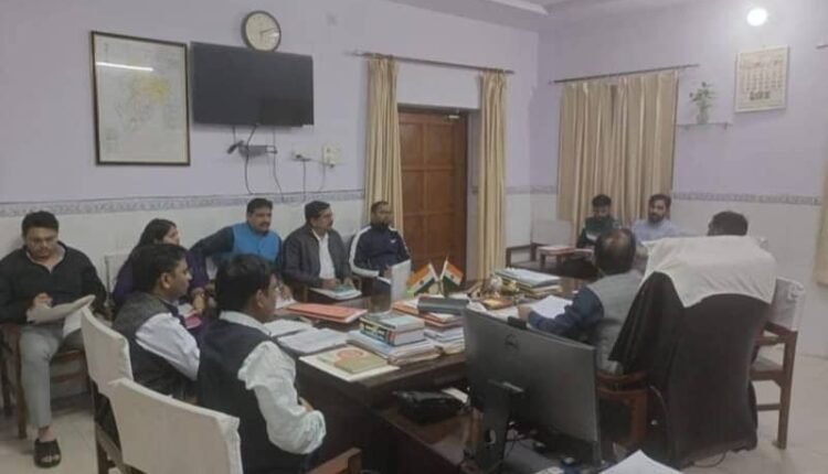 Rampur: Meeting concluded on one-time settlement plan, instructions given to Tehsildars