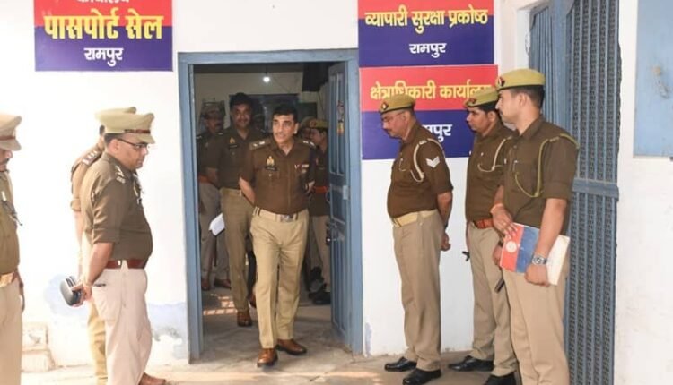 Superintendent of Police Rampur did a surprise inspection, heard the problems of the complainants on the police station resolution day