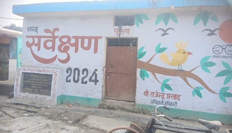 Rampur: If Milak Nagar Palika is making arrangements for toilets only for itself, then what will happen to these women?