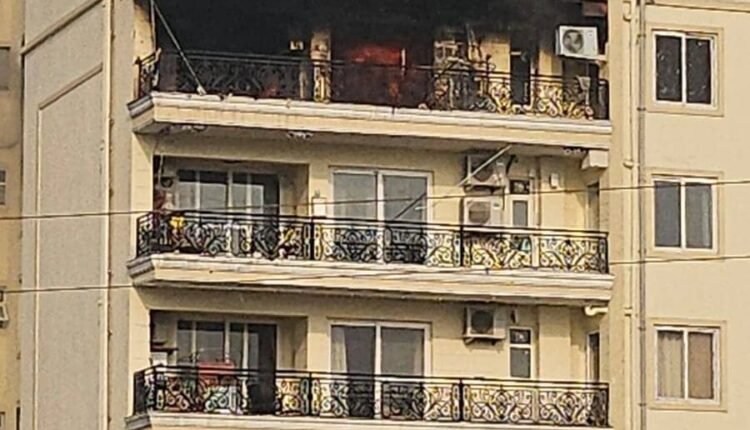 Alwar: Fire broke out on the fourth floor of Amrit Kalash Apartment in Shalimar, fire brigade brought it under control in time