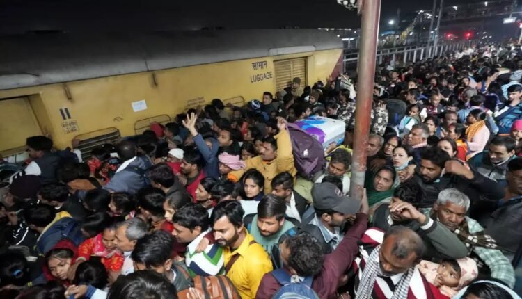 Stampede accident at Delhi Railway Station: Home Minister meets Railway Minister, opposition lashes out at the government