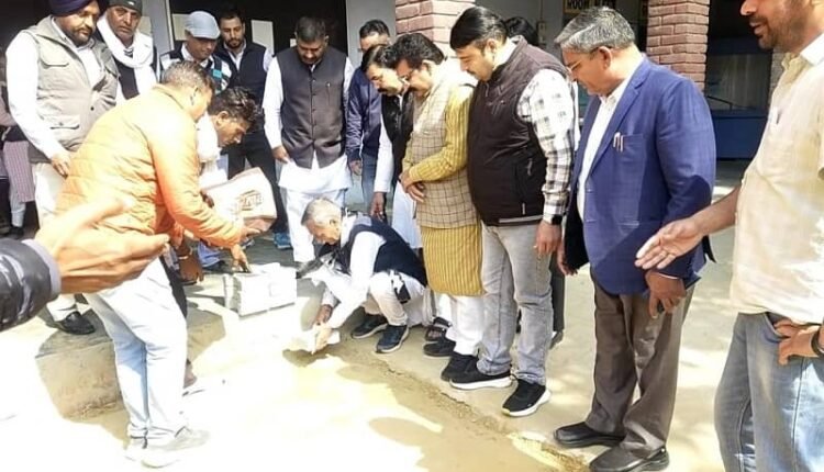 BJP leader Amirchand Mehta started floor construction in Government Girls Senior Secondary School