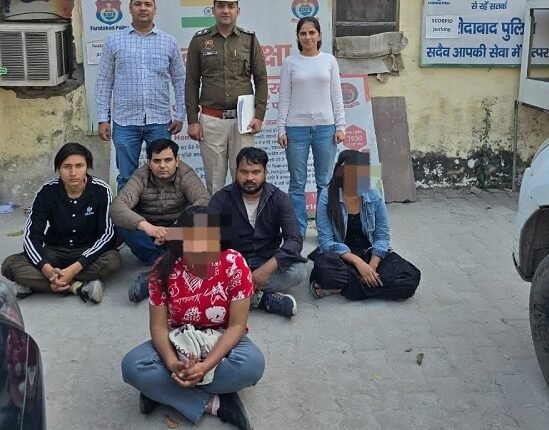 In the case of cyber fraud in the name of making credit card, 5 accused including 2 women were arrested by the team of Cyber ​​Police Station NIT from Najafgarh Delhi