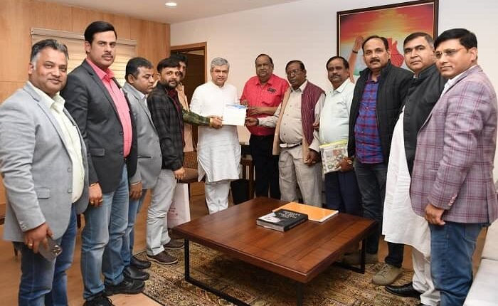 Center serious on solving the problems of newspapers, Union Information and Broadcasting Minister Ashwini Vaishnav gave instructions in the interest of newspapers