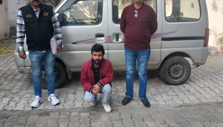 The team of Crime Branch Sector-65 arrested the accused who bought a stolen vehicle along with an Eco car