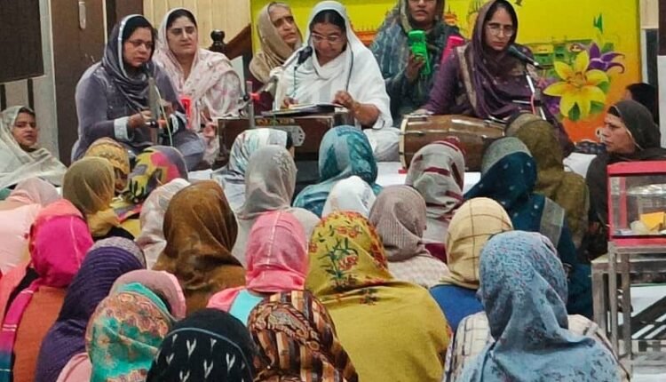 Rampur: Kirtan Darbar held in Gurdwara Shri Guru Singh Sabha, women's satsang concluded