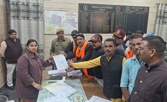 Sanatan Hindu Vahini submitted a memorandum to SDM to remove the madrasa built on the pond