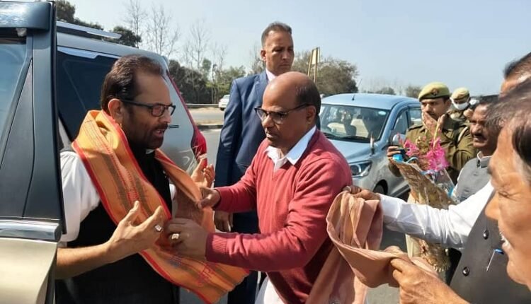 Rampur News: Grand welcome to former Union Minister Mukhtar Abbas Naqvi