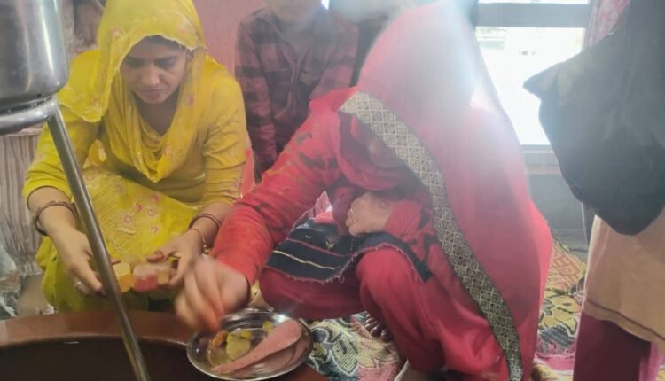 Devotees worshiped Bholenath on Mahashivratri