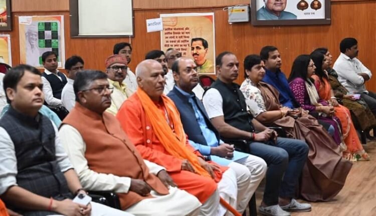 MP Ravi Shankar Prasad listened to Mann ki Baat in the state office